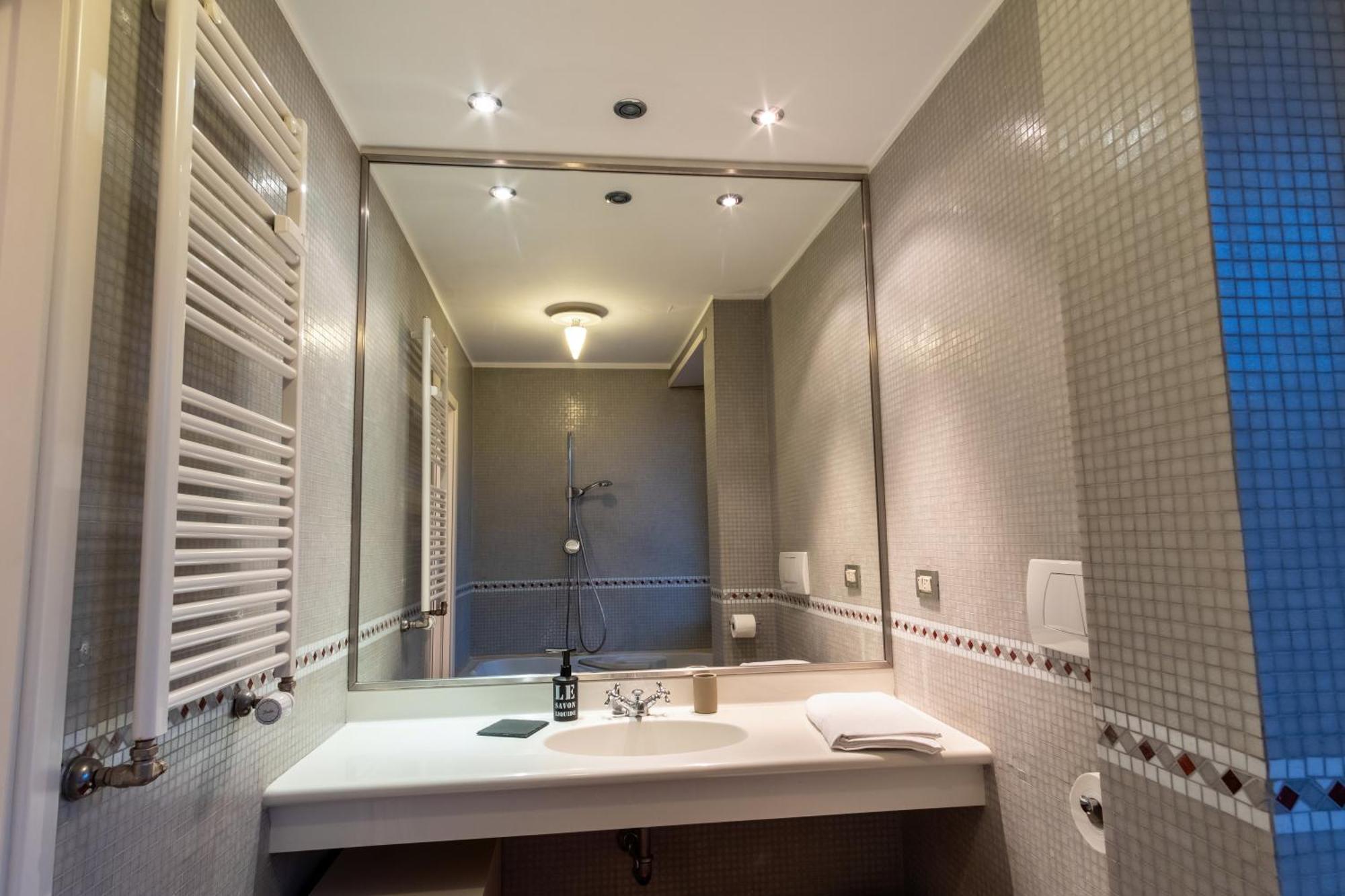 Attic With Terrace And Jacuzzi - Luxury Apartment Rom Exteriör bild